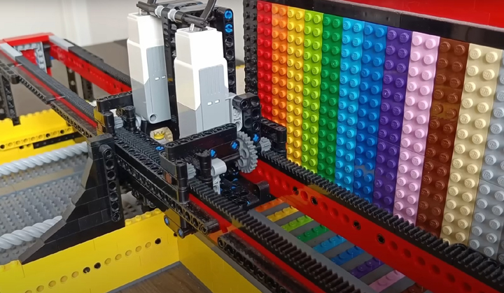 Źródło: YouTube/Creative Mindstorms - Fan LEGO zbudował działającą „drukarkę” z klocków, efekty są imponujące - wiadomość - 2024-06-21