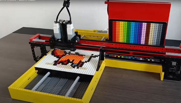 Źródło: YouTube/Creative Mindstorms - Fan LEGO zbudował działającą „drukarkę” z klocków, efekty są imponujące - wiadomość - 2024-06-21
