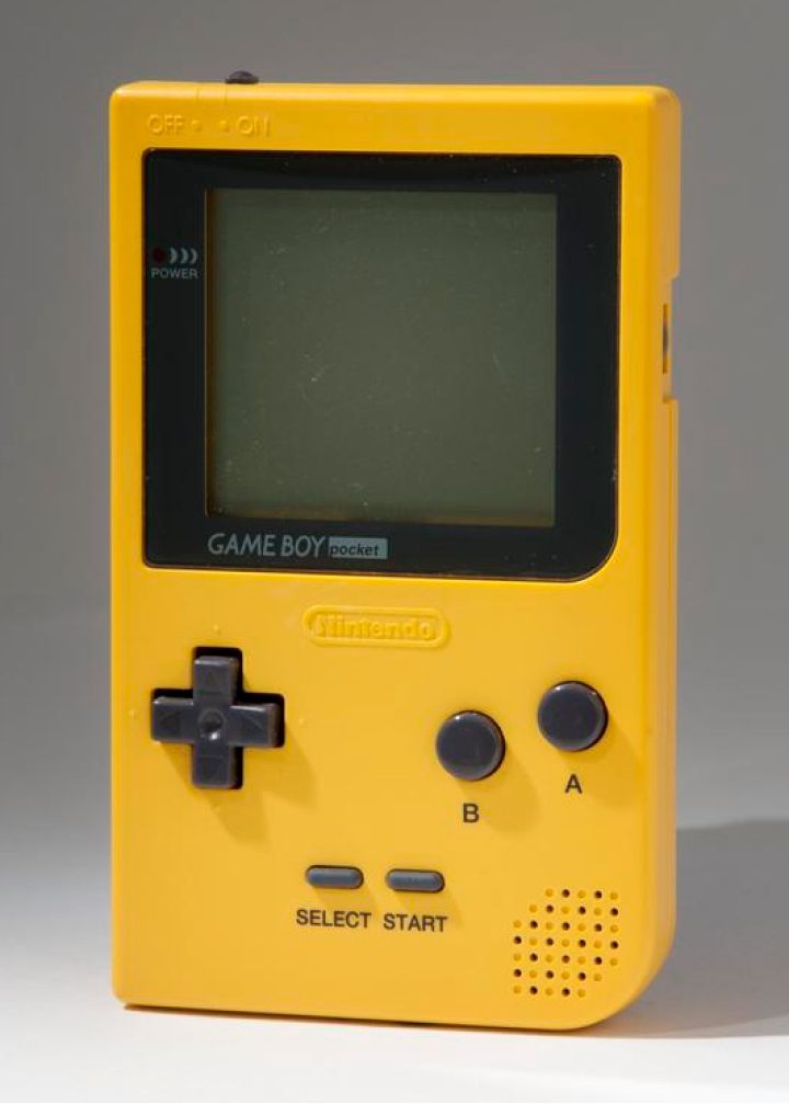 Nintendo Game Boy Pocket, model MGB-001 | Źródło: Collection of Nintendo gaming equipment and games / National Media Museum, Bradford - Mały, ale rewolucyjny. Seria Game Boy obchodzi 35. urodziny. Wspominam jak japońska marka kształtowała się na przestrzeni lat - wiadomość - 2024-04-19