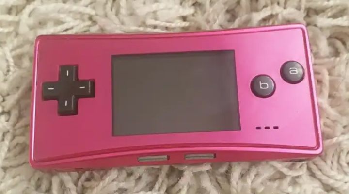 Zdjęcie Game Boy Micro. | Źródło: Consolevariations / Nintendo Game Boy Micro Pink Console [EU] via Diegomezd - Mały, ale rewolucyjny. Seria Game Boy obchodzi 35. urodziny. Wspominam jak japońska marka kształtowała się na przestrzeni lat - wiadomość - 2024-04-19