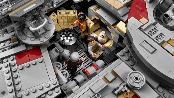 Źródło: materiały promocyjne LEGO.pl - LEGO Star Wars Sokół Millennium to olbrzymia replika statku, który zrobił trasę na Kessel w mniej niż dwanaście parseków - wiadomość - 2024-04-20