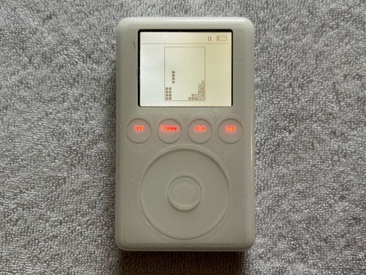 Źródło: Apple Demo/YouTube - Nigdy nie wydany klon Tetrisa od Apple, odkryty na prototypie iPoda wraz z innymi grami - wiadomość - 2024-05-27