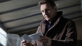 Liam Neeson negocjuje rolę w spin-offie serii Faceci w czerni