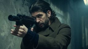 Nr 1 w ponad 50 krajach - świąteczny thriller szpiegowski Netflixa podbija listy przebojów streamingu i triumfuje z 98% na Rotten Tomatoes