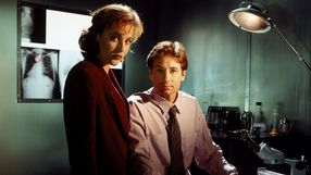 W reboocie z jednego najbardziej kultowych seriali sci-fi w historii może pojawić się gwiazda oryginału. Reżyser zapowiada „przerażające odcinki” nowego Z archiwum X