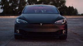 Elon Musk zapowiedział koniec dożywotniej licencji na istotną funkcją w Teslach. Teraz będzie wyłącznie subskrypcja