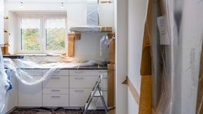 Zaradny ojciec przebudował kuchnię, tak jak zaprezentował mu ją ChatGPT. To teraz popularny trend