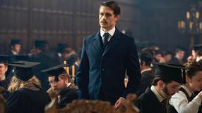 45 mln widzów na całym świecie „zakochuje się w genezie kultowej postaci”. Nowy hit Prime Video powróci z 2. sezonem