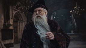 „Wiele z tego pozostało z czasów kręcenia filmów”. John Lithgow, nowy Dumbledore, opowiedział o scenografiach z serialu Harry Potter od HBO