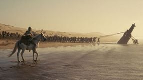 Odyseja debiutuje z 96% na Rotten Tomatoes. Krytycy zapowiadają wizualne arcydzieło i najlepszy film Nolana, choć dostrzegają wady