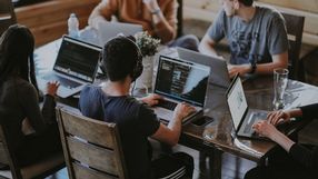 Ponad 80 procent uczniów odrabia lekcje z pomocą ChatGPT. Badania ujawniają skalę zjawiska, które zaczyna przerażać pedagogów