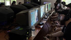 Co roku organizują LAN-party i grają jak ponad 20 lat temu. Monitory CRT, stare gry i przekąski wzbudziły nostalgię w graczach