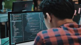 Inżynier twierdzi, że Claude Code sprawił, że jego praca stała się „wyczerpująca psychicznie”, ponieważ pracownicy spędzają 12 godzin dziennie, naciskając Enter