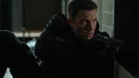 Thriller-porażka Bena Afflecka wreszcie jest nr 1 Netflixa w Polsce, ale lubiany kryminał z aktorem też właśnie wleciał do top 10