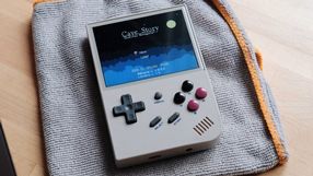 Popularne retro-handheldy trafiły na celownik branży gier. 12 tys. urządzeń miało zawierać 47 mln pirackich kopii