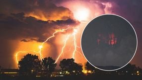 Wygląda jak portal otwierający się nad francuskim miasteczkiem. Fotograf uchwycił zjawisko trwające zaledwie milisekundy