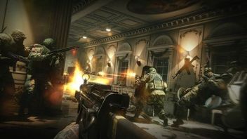 Gracz kieruje 5-osobową drużyną w Rainbow Six Siege... w pojedynkę