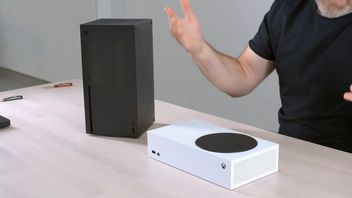 Xbox Series X i S - unboxing i porównanie wymiarów z innymi konsolami