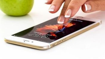 Sprzedaż smartfonów spada – największe straty odnotowuje Apple