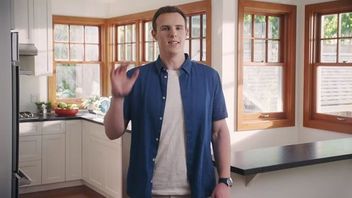 Mac Book poleca Microsoft Surface - trolling na korporacyjnym poziomie