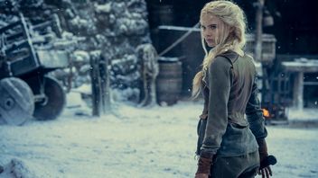 Odmieniona Ciri na zdjęciu z 2. sezonu Wiedźmina Netflixa