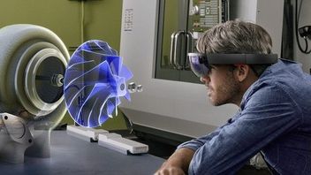 Deweloperska wersja HoloLens z trzema grami, w tym nową odsłoną przygód Conkera