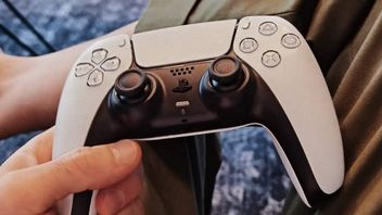 DualSense w rękach Lewandowskiego; machina promocyjna PS5 rozkręca się