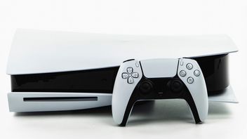 PS5 hałasuje? Winna może być naklejka