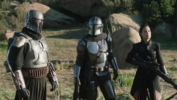 Boba Fett szykujący się do walki na planie The Mandalorian to zaskakujący widok