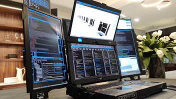 Laptop z 7 ekranami wygląda jak z Matrixa