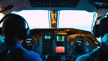 UFO zauważone przez pilota American Airlines; linie odsyłają do FBI