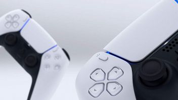 DualSense działa z PS5 tak samo na kablu, jak i bezprzewodowo
