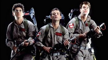 Młodzi i starzy Pogromcy duchów jako figurki promujące Ghosbusters: Afterlife