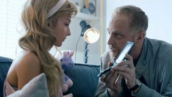 Zobacz nowy zwiastun Small world Patryka Vegi