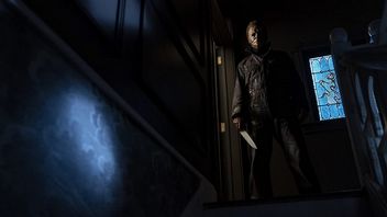 Jamie Lee Curtis zdziera maskę Michaela Myersa w nowym zwiastunie Halloween Kills