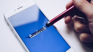 Facebook banuje twórcę Unfollow Everything, wtyczki pomagającej uzależnionym od serwisu