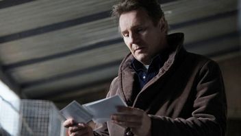 Liam Neeson negocjuje rolę w spin-offie serii Faceci w czerni