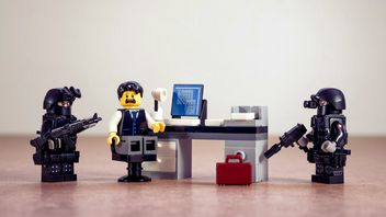 Bracia odkryli błąd w banku, przelali sobie 4,3 mld złotych