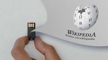 Jak dużego pendrive'a potrzeba, żeby pobrać Wikipedię?
