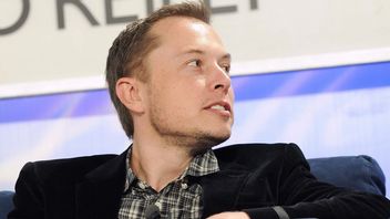 Najbogatszy człowiek świata nie ma domu, nocuje u przyjaciół