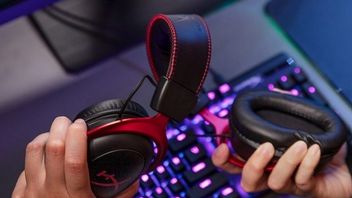 Rozpadły mi się słuchawki. Ale znalazłem headset, który powinien się trzymać