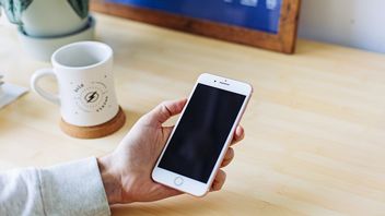 Znaleźli sposób, żeby zhakować wyłączonego iPhone'a. Apple nie komentuje