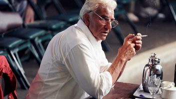 Bradley Cooper nie do poznania jako Leonard Bernstein w Maestro