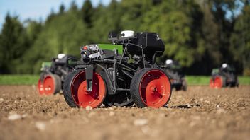 Rój dronów zaorze, zasieje i zbierze plony