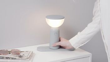 IKEA prezentuje lampkę na biurko z 5W bezprzewodowym ładowaniem