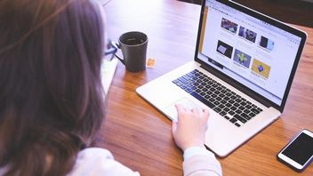 Kto decyduje o tym, jakie reklamy widzimy w sieci?