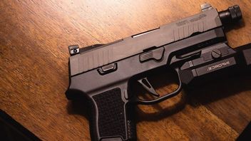 Streamer zastrzelił włamywacza podczas transmisji; ale czy na pewno?