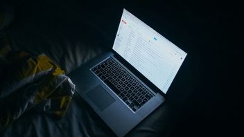 Bestsellery Dark Webu, w tym polskie paszporty, na grafice z cenami