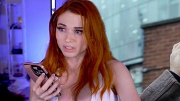 Amouranth dostała paczkę niczym z filmu; w środku gotówka i tajemniczy telefon
