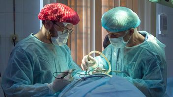 Nowe AI potrafi analizować RTG, ale lekarze na razie mogą spać spokojnie